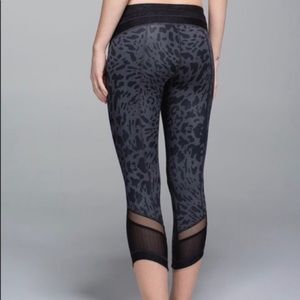 Lululemon just breathe cropped pants